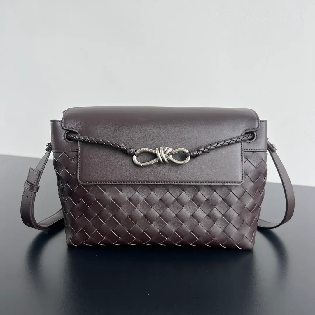 Bottega Veneta 小号 Andiamo 斜挎包 815781 29x20x13cm