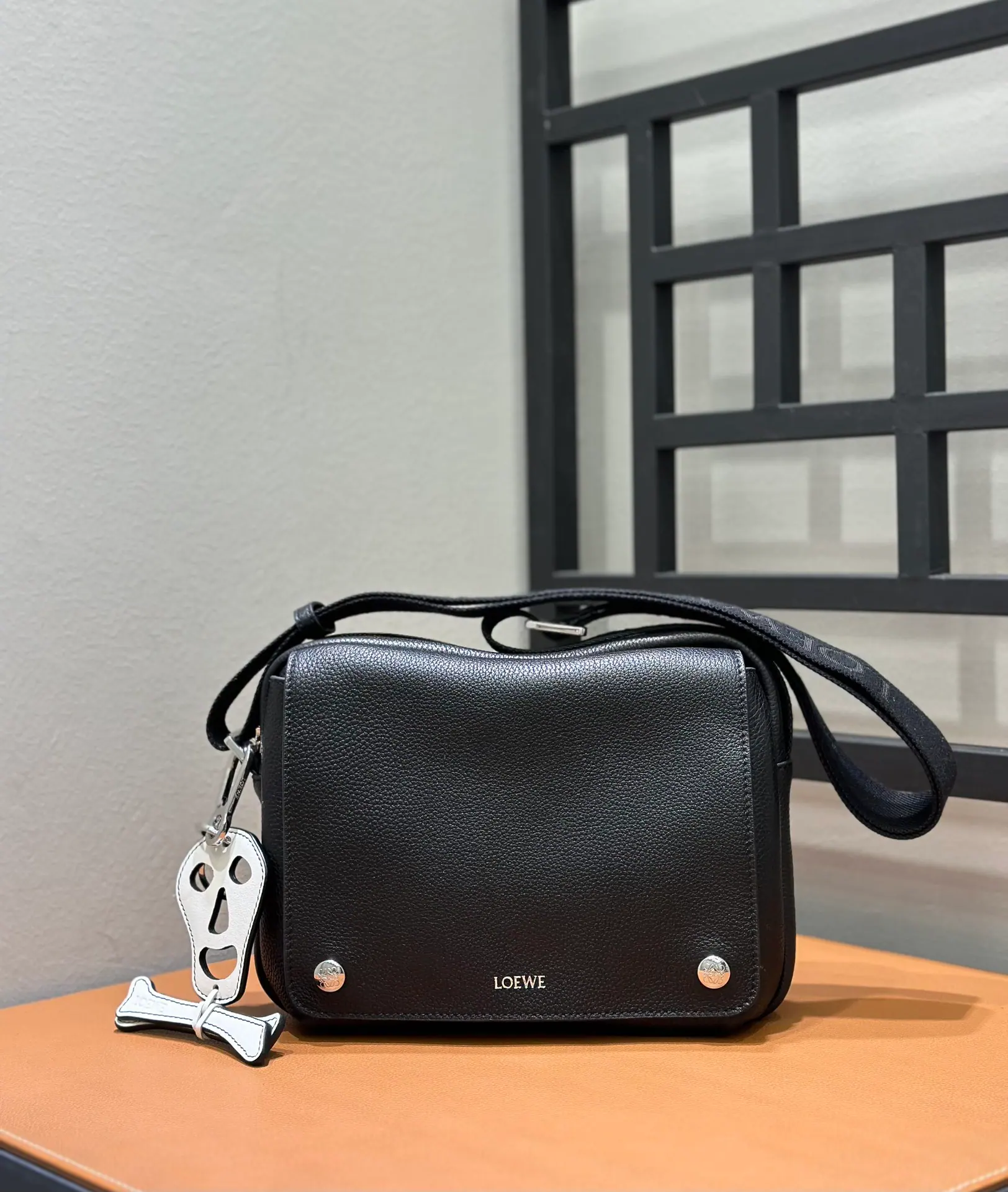 罗意威 中号卵石邮差包 BANBA73X01 23*9*18cm